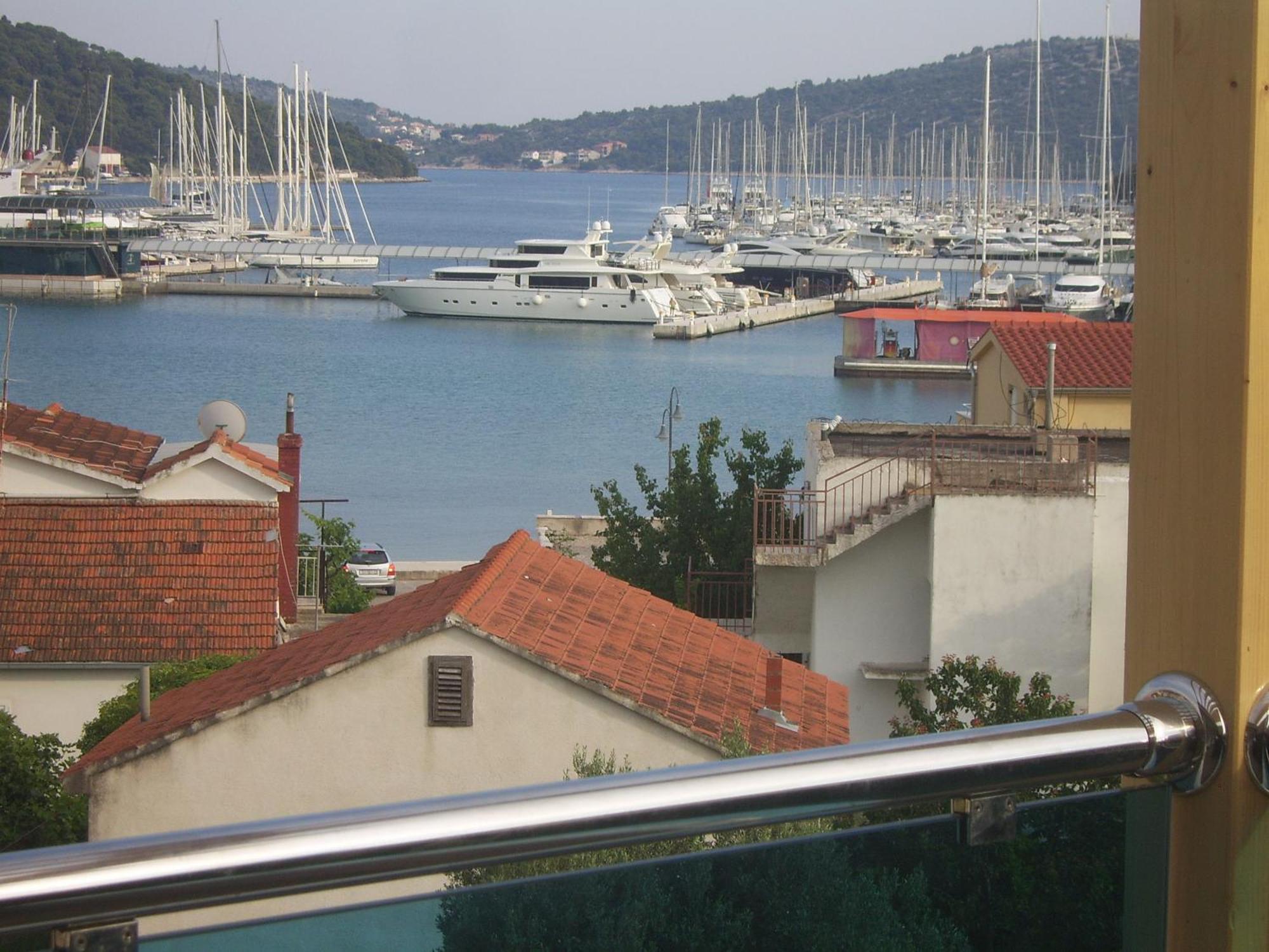 Apartments Villa Erik Rogoznica  Bilik gambar